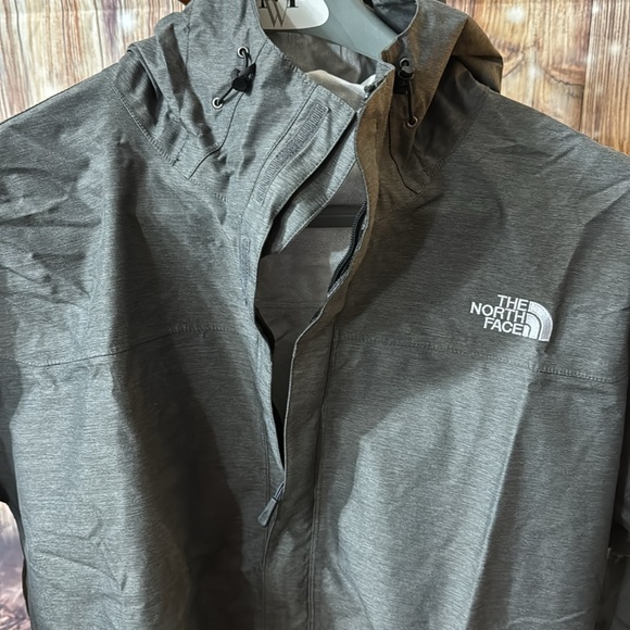 Men’s 3xl; the north face jackets; raincoat;pre loved; clean and no odor! - Picture 3 of 4